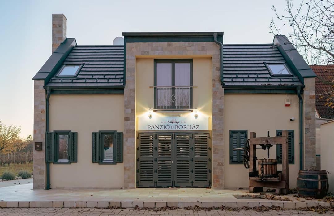 Flamingo Panzio Es Borhaz Bed & Breakfast Etyek Exterior photo
